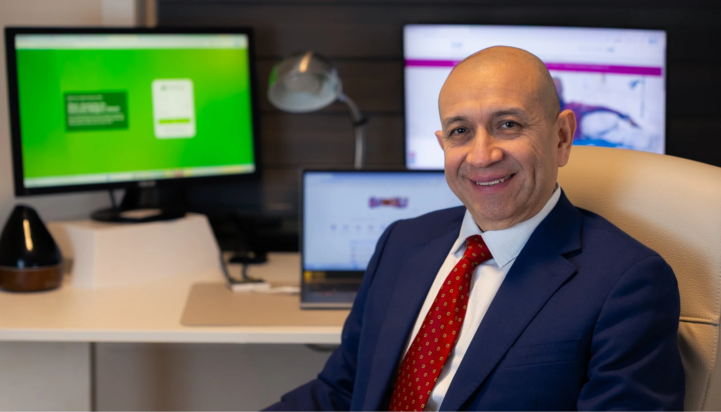 Carlos D. Castillo, bilingual financial advisor in Calgary, Alberta